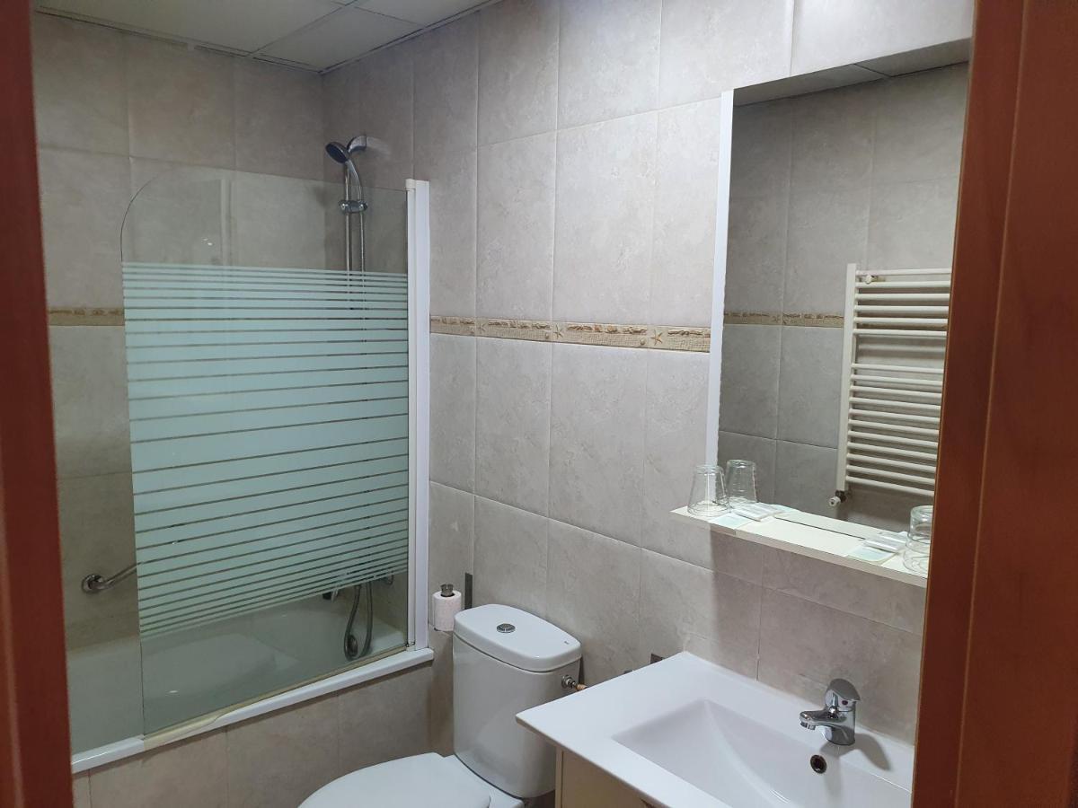 Hostal Fronton อัลโกเบนดาส ภายนอก รูปภาพ