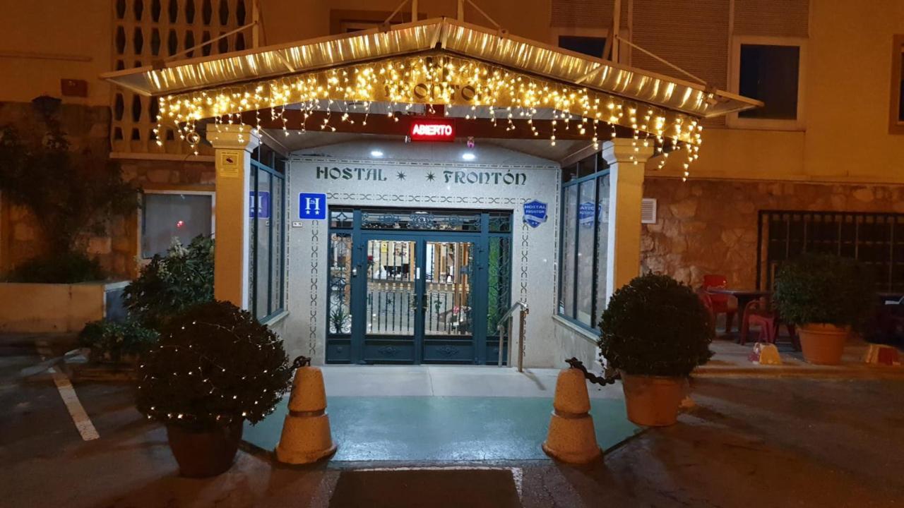 Hostal Fronton อัลโกเบนดาส ภายนอก รูปภาพ