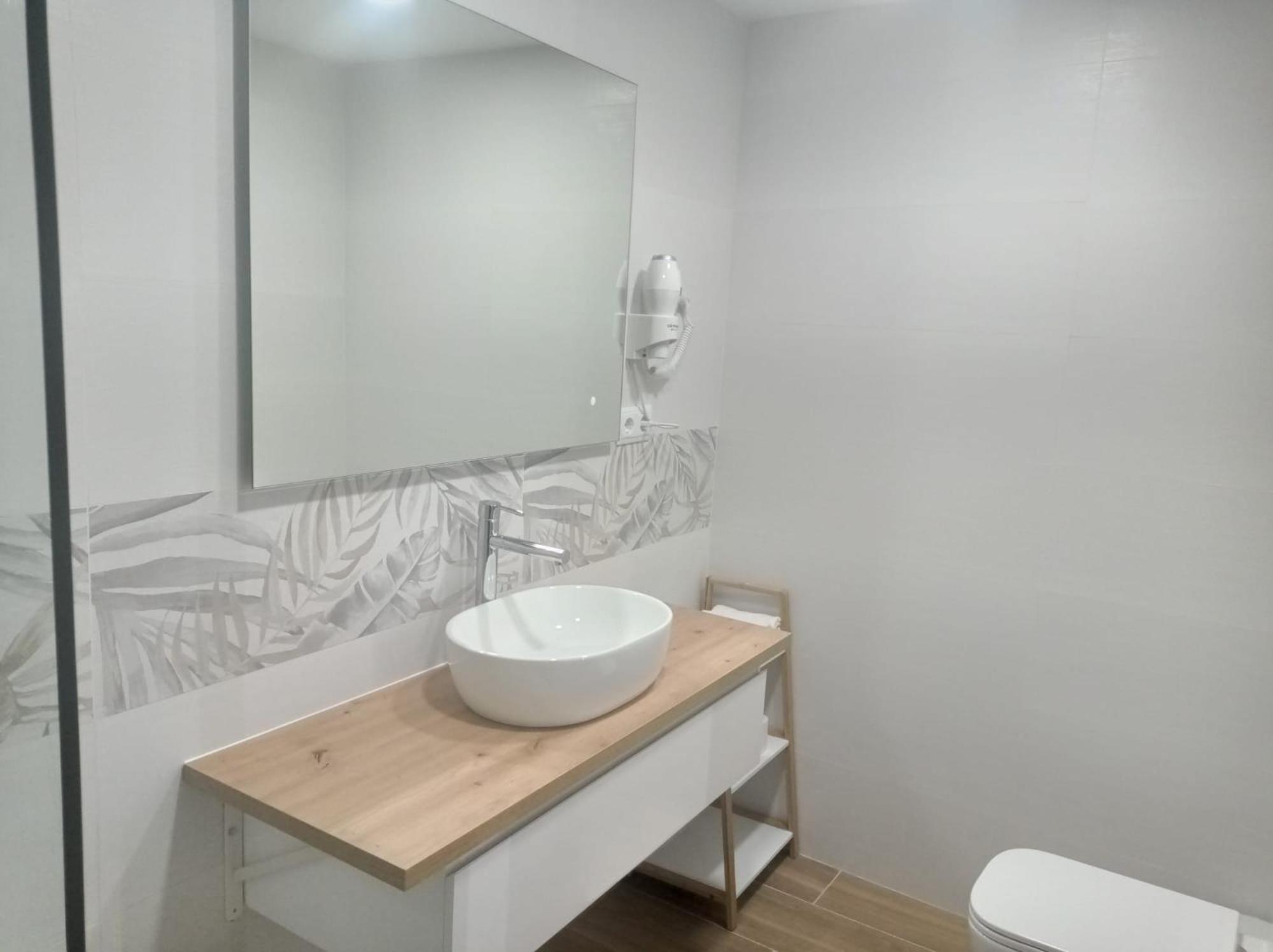 Hostal Fronton อัลโกเบนดาส ภายนอก รูปภาพ