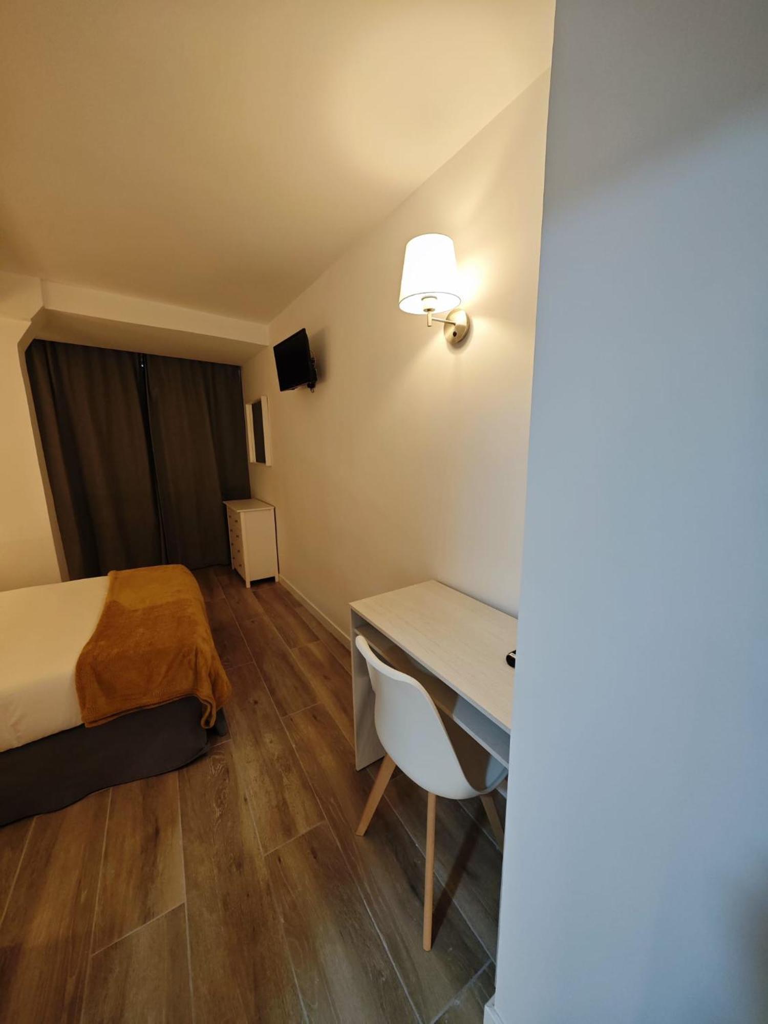 Hostal Fronton อัลโกเบนดาส ภายนอก รูปภาพ